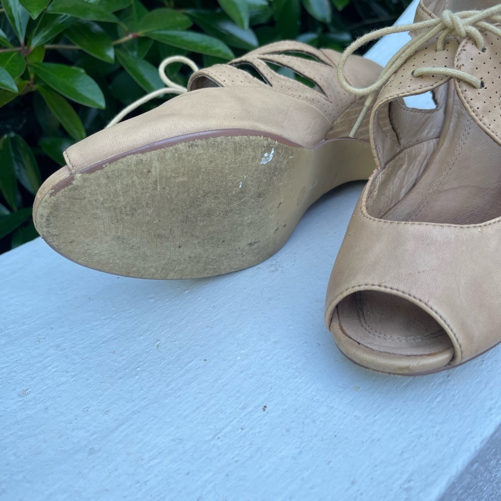 Chelsea Crew tan vintage style heels - Picture 5 of 6